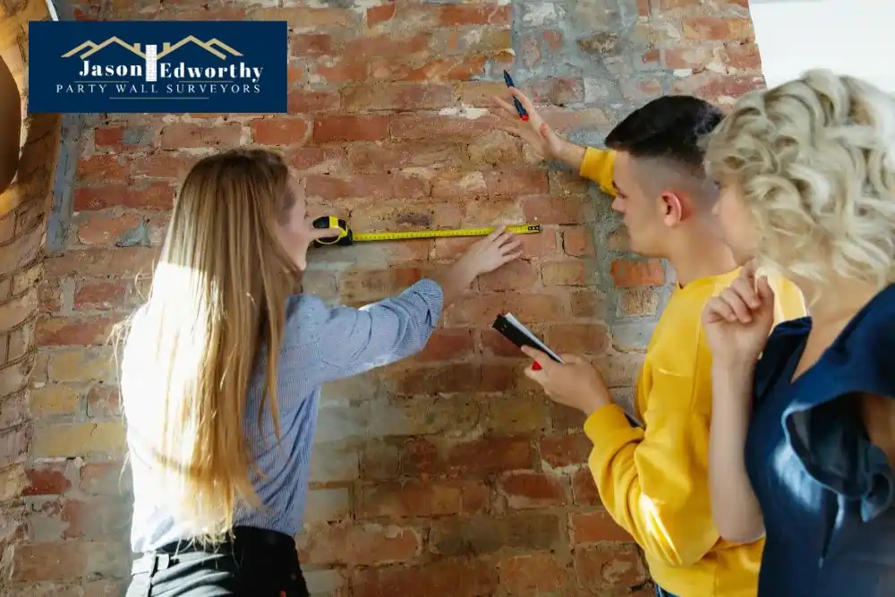 What are the responsibilities of a party wall surveyor Daventry?
